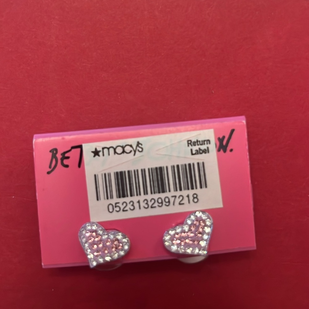❤️❤️❤️Betsey Johnson crystal earrings.❤️❤️❤️